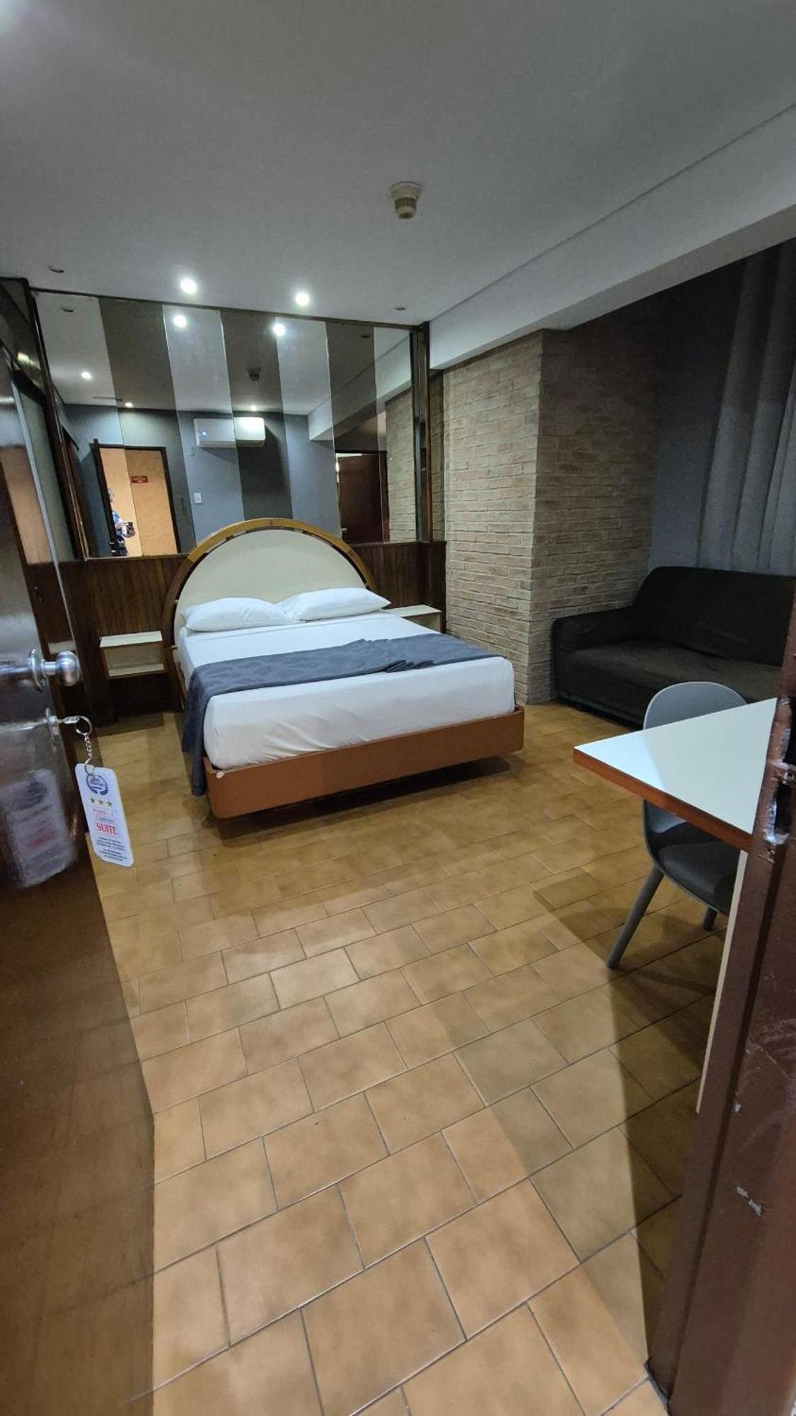 Hotel El Arroyo Caracas Bagian luar foto